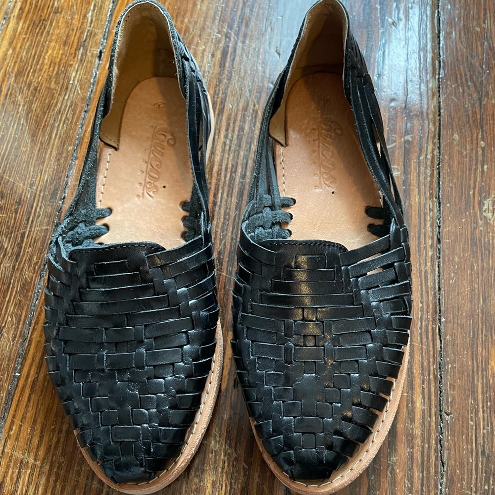 Cucos Calazo authentic Mexican leather black huaraches - perfect condition!